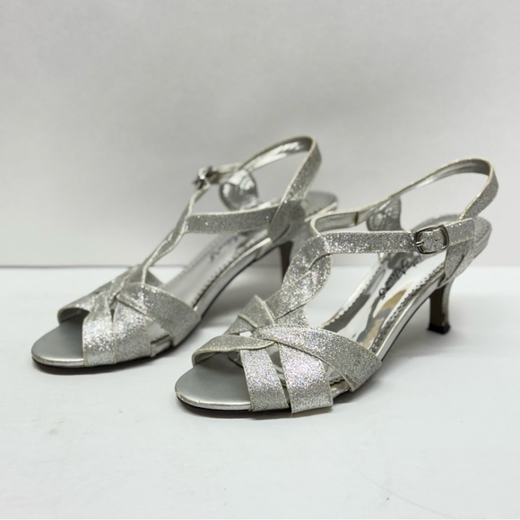 Easy Street Sparkly silver kitten heels size 8.5 Glamorous Evening Sandals - Picture 1 of 16